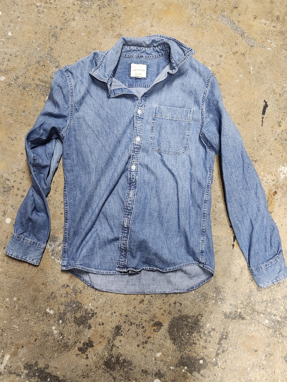 Soft Demin American Eagle Casual Button-Down - Small/Medium - Picture 9 of 10
